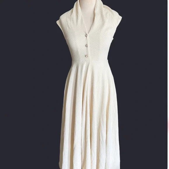 Elegant Cream Midi Dress - Picture 4 of 7